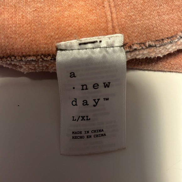 A new day bleached leggings size L/XL - Picture 6 of 6